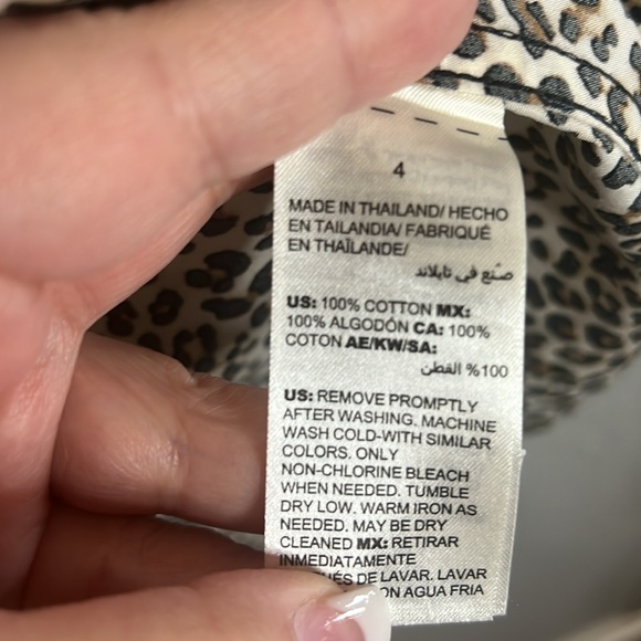 Chico’s Animal print no iron button down size 4 - Picture 4 of 5